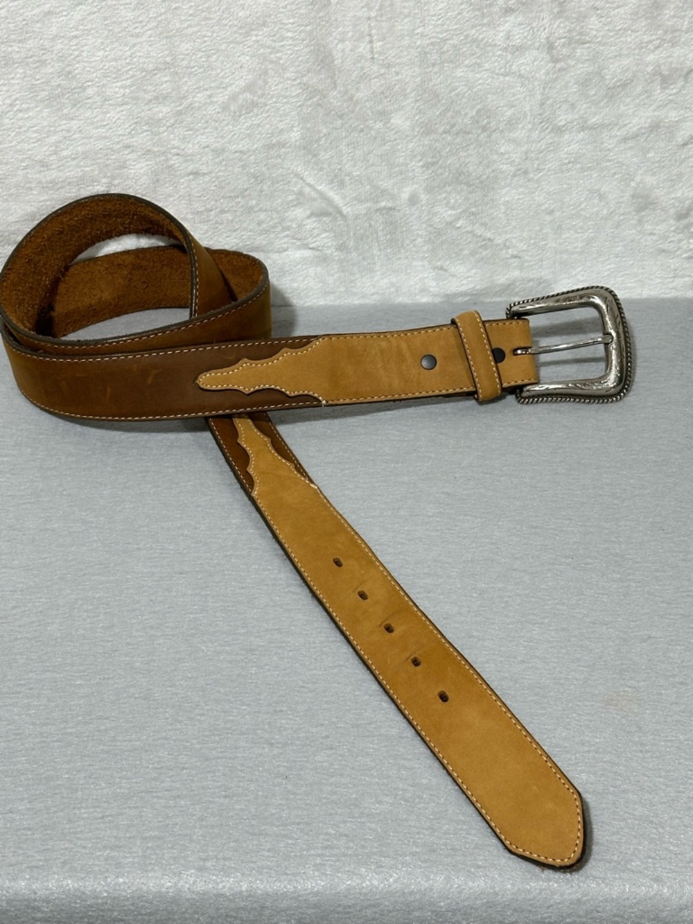 Cody James Two toned Leather Belt with Silver Buckle like new condition size 44